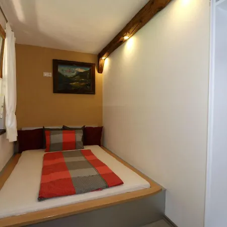 公寓 In Near Spieljochbahn